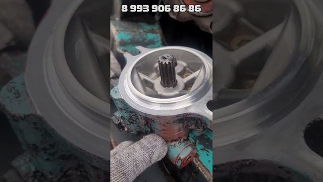 Замена пилотного насоса на экскаваторе