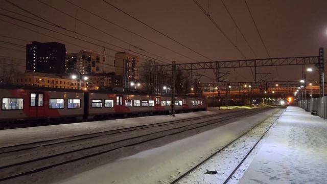две Ласточки ЭС2Г и летящий ЭП20 с поездом №748 "Невский Экспресс" | Ховрино