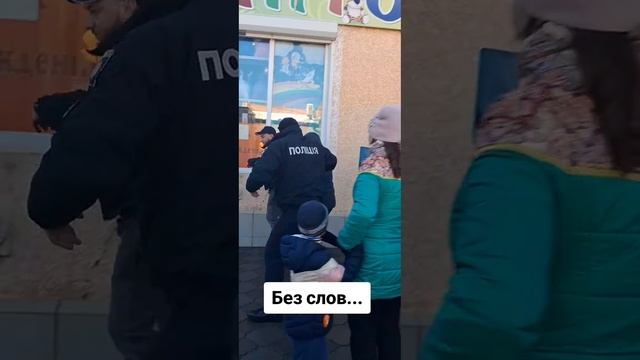 "Девочки давайте отобьём этого мальчика". В Измаиле женщины отбивают ухилянтов от  людоловов !!!