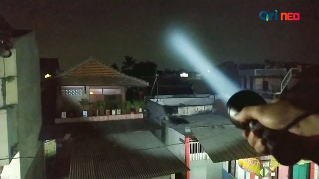 Review senter Astrolux ft03 sst40 sorotnya mantap jeroot