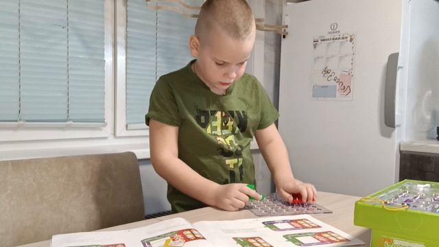 Робот конструктор: фонарик, фонарик с выключателем.