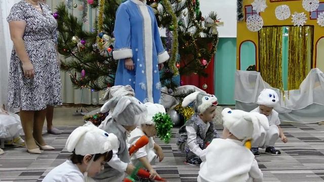 Новогодний утренник в Приморском детском саду "Сказка".  Первая младшая группа