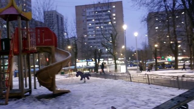 Иду в управляющую компанию, поверка счетчика. Зима в Москве. Расхламляюсь. Проблемы с Мегафоном.