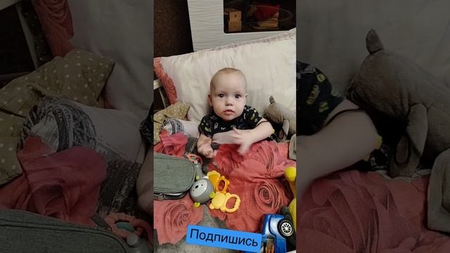 Маленький малыш подпишись