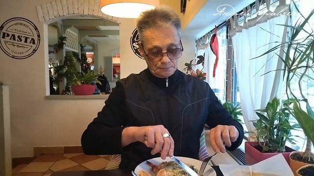 Бред... Хорошая песня о жизни...