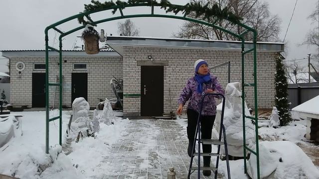 Зимнее украшение двора к Новогодним праздникам