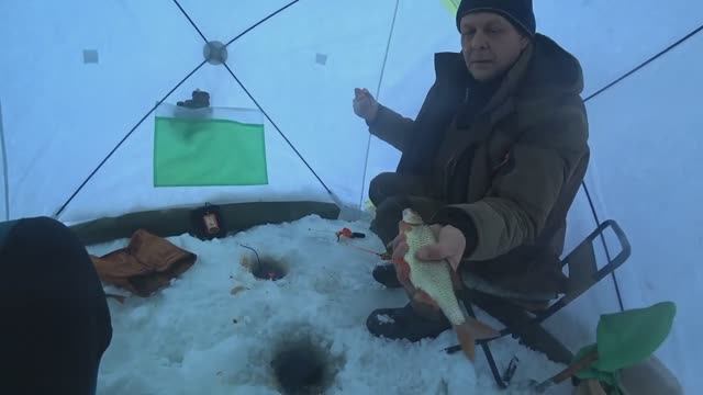 Белоярское водохранилище(зеленый забор) 1 января 2024 год.Ловля окуня.