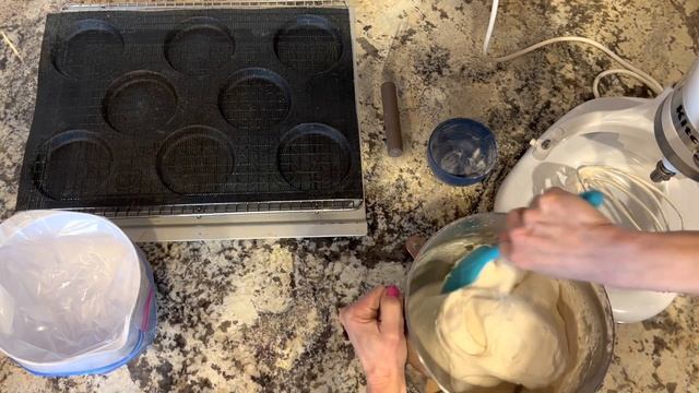 Egg White Protein Buns- NO STICKY TOPS? NO SHRINKAGE? | LEARN HOW | #eggwhitebread #keto #lowcarb
