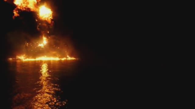 Выброс газа с последующим взрывом нефтяной платформы Deepwater Horizon - техногенная катастрофа.