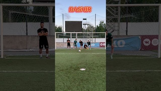 ИГРАЕМ В ГОЛЬФ НА ФУТБОЛЬНОМ ПОЛЕ #shorts #football #golf