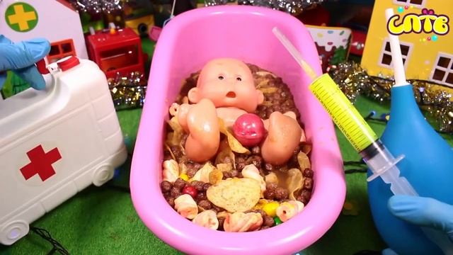 Bad Baby Вредные детки СУП ИЗ КОНФЕТ в ванне Плохие Малыши Видео для детей Играем в дочки матери