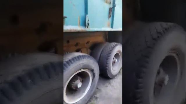 КрАЗ самосвал экспериментальный с спальником для Кубы. Многотонник очень редкая модель.