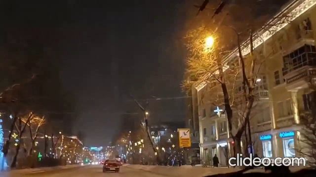 А снег летит...