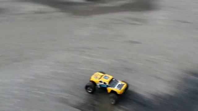 Subotech Coco 1:24 4WD , дети погоняли своих тараканов. )