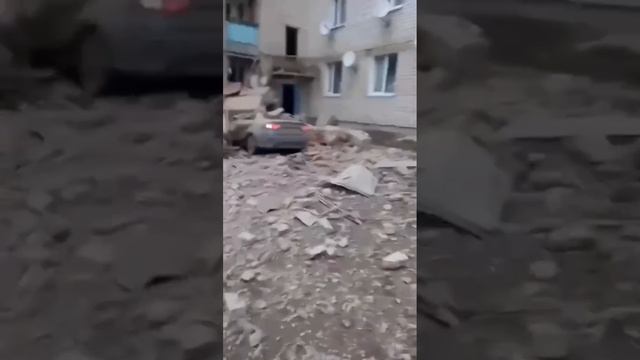 3 женщины, предварительно, погибли после атаки HIMARS на Льгов Курской области. На улицы города ...