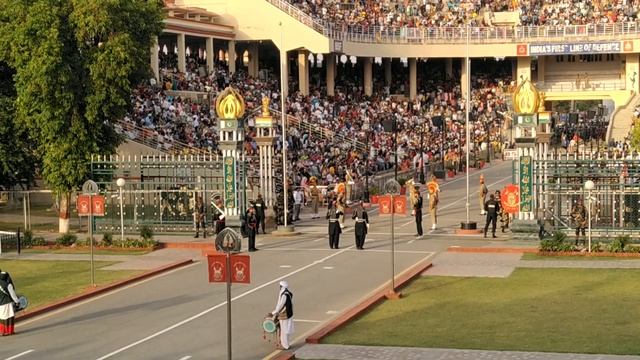 Вага-бордер. Церемония закрытия индо-пакистанской границы