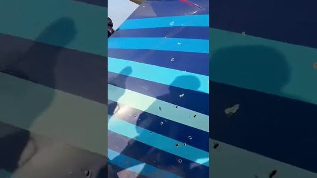 Входящие отверстия от поражающих элементов, обнаруженные на обшивке упавшего в Актау сегодня утр...