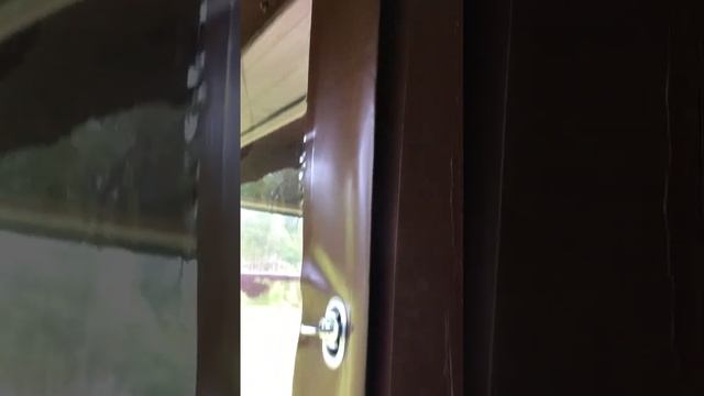 Гибкие стекла для деревянной веранды. Фиксация на саморезы и поворотную скобу. Ремешок фиксации окна