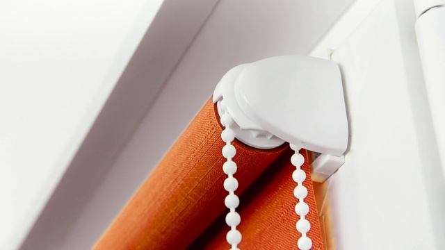 Установка рулонной шторы День-ночь на створку