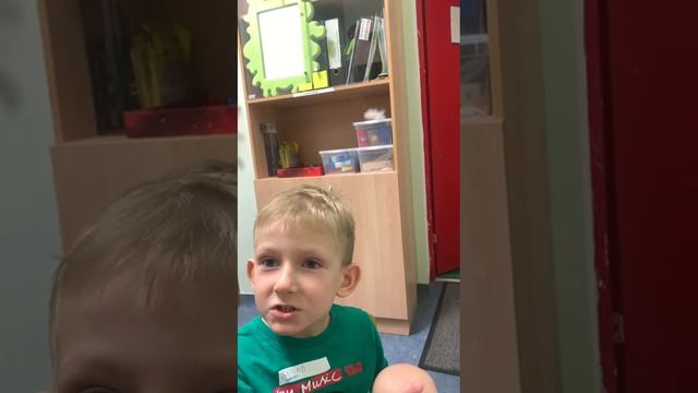 25 декабря 2024 года. Артем занимается с логопедом.