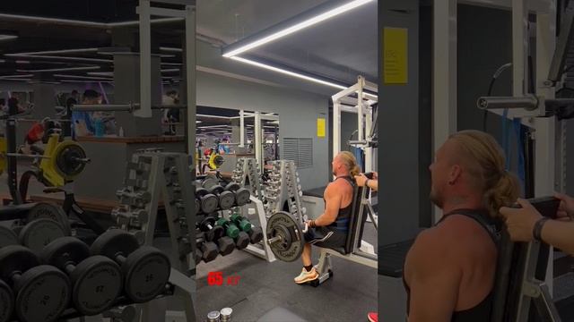 Бицепс сидя со штангой #bodybuilding #motivation #gym #sports #gymmotivation #power #rock #спорт