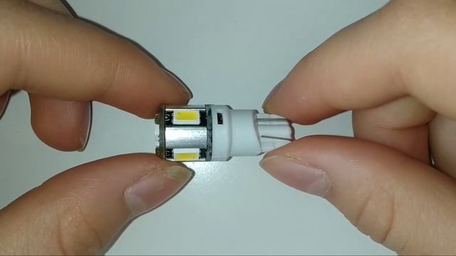Светодиодная лампа Solarzen W5W-6s56 автомобильная бесцокольная T10 в габариты, номер, салон