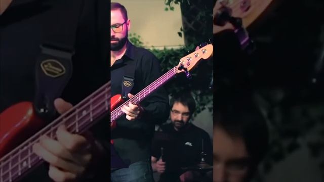 Клевая импровизация на басу  #rock #music #funk #bassguitar #твойбас #урокимузыки #musician