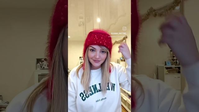 Ушанка из ангоры с пайетками на козырьке