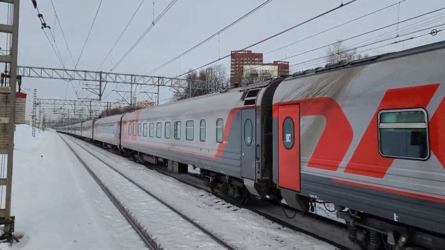 камера дёргает, а ЭП2К-184 с поездом №163 Санкт-Петербург - Москва летит!