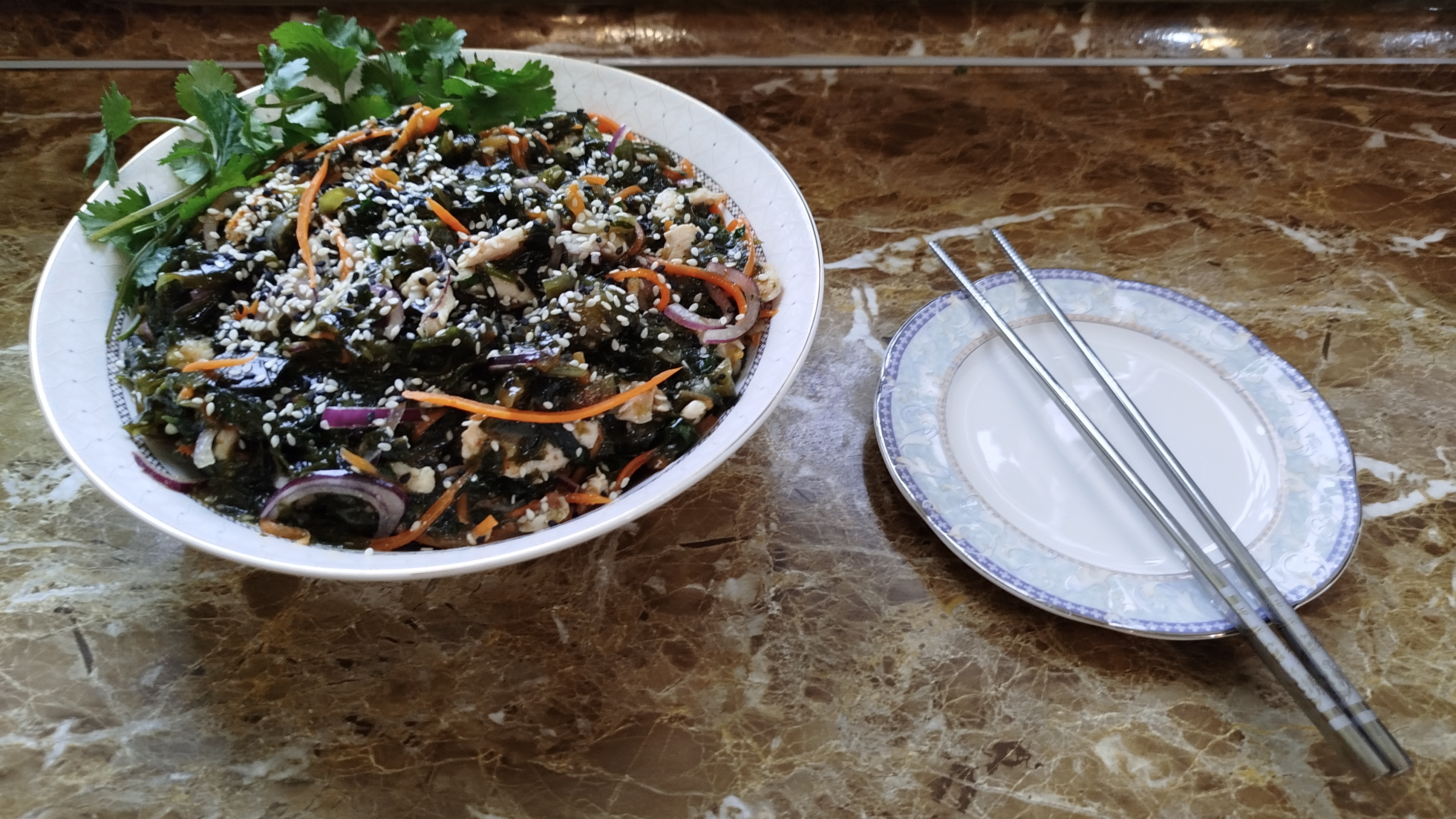 Теплый салат из куриной грудки и морской капусты! Витаминный салат, с восточной изюминкой!
