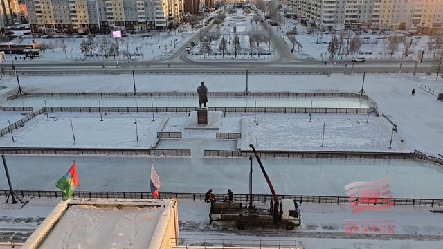 Впервые на главной площади Братска обустраивают каток с бесплатным прокатом коньков