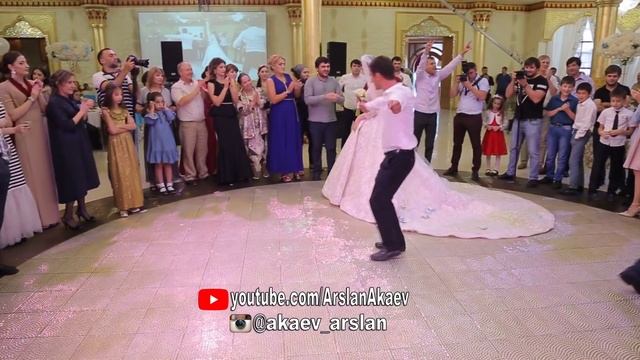 Танец жениха и невесты на свадьбе . ТАРКИ. Банкетный зал. Марракеш