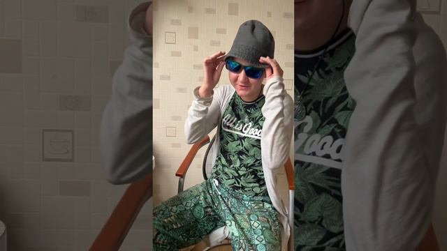 Девочка Лиза сидит на бухлинге и двигается по делам и по мероприятиям#алкоголь #соль