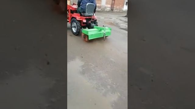 Работа коммунальной щетки