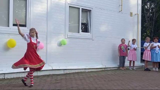 Классный танец под песню "Соловушка"