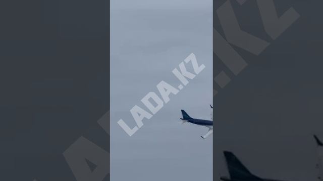 💥 Еще кадры крушения самолета, летевшего из Баку в Грозный