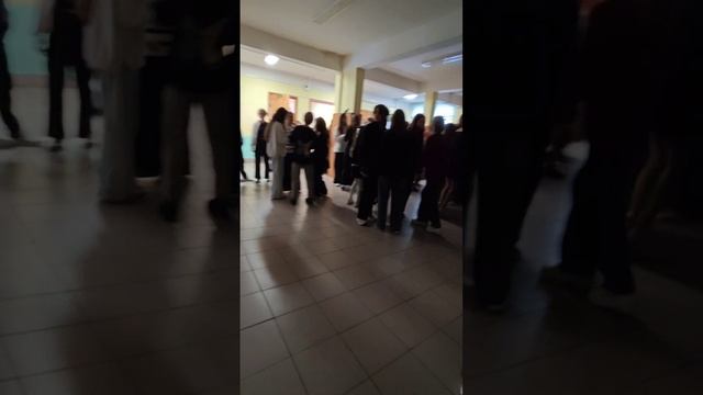 дискотека где очень громко