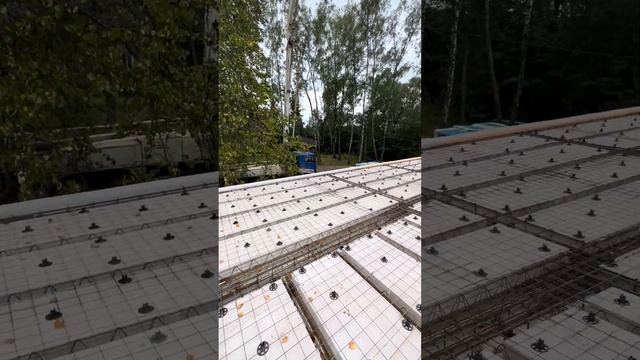 Принимаем бетон на междуэтажное перекрытие, монолитную лестницу и армопояс #строительство #дом