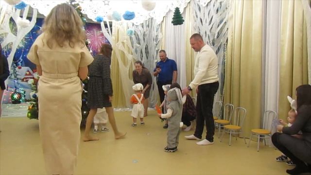Новогодний утренник в группе Классики