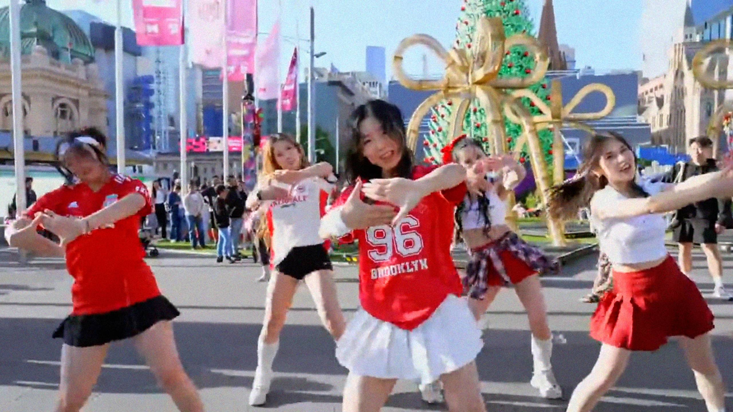 Новогодний танцевальный сюрприз от AO Crew! 🌟 K-POP Dance Cover в сердце Австралии!