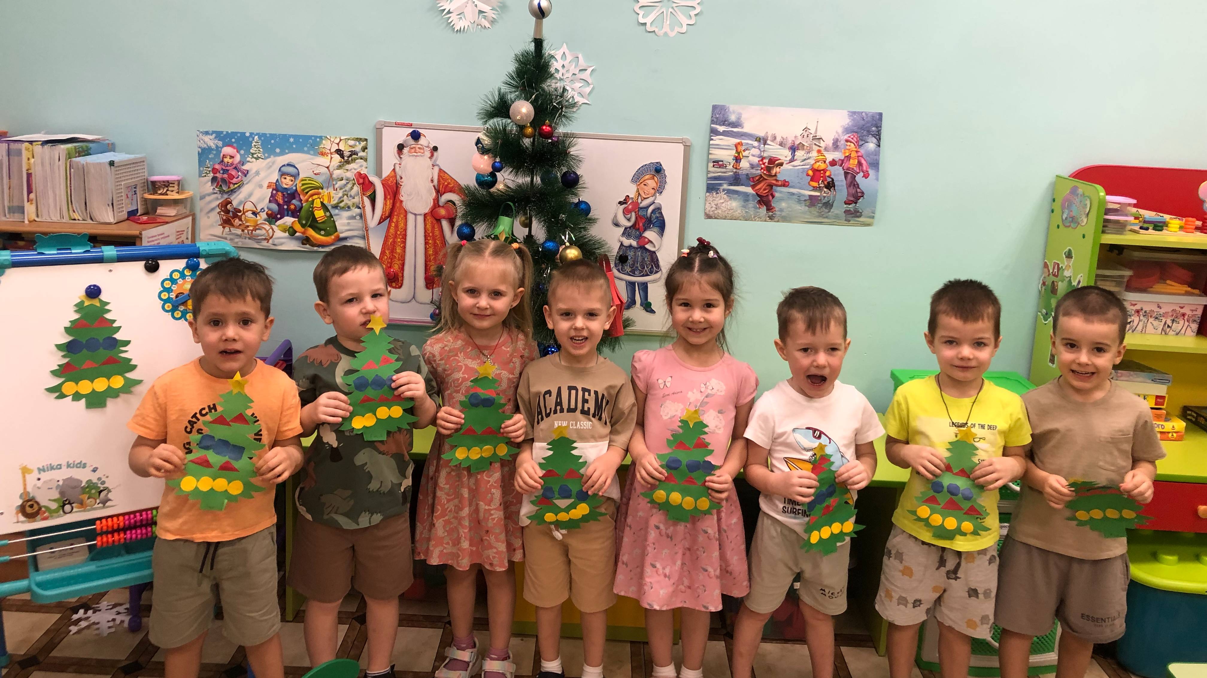Фрагмент занятия «Елочка красавица»	в средней группе