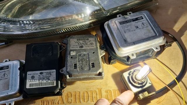 Hella Xenius 5DV009610-00 Skoda Octavia 2 Xenon Headlight: Low Beam (Bulb-Ballast Failure) Explaine