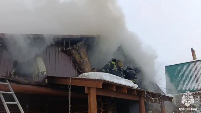 В Саратове ликвидировали пожар на Кумысной поляне