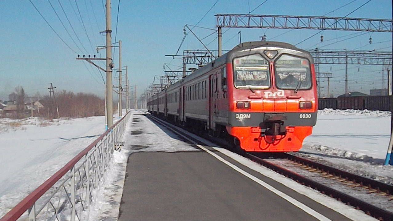 Электропоезд ЭД9М-0030. Прибытие.