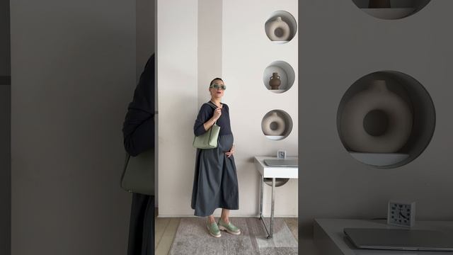 Платье для беременных и кормящих с кожаной юбкой цвета антрацит Proud Mom