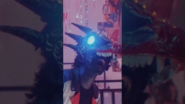 Вау, дамы, что тут у вас такое, веселитесь? 😏
Слушай мой трек Сиам - «Из-за тебя»