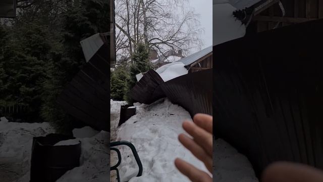 сошел снег и разорвал забор #забор #стройка