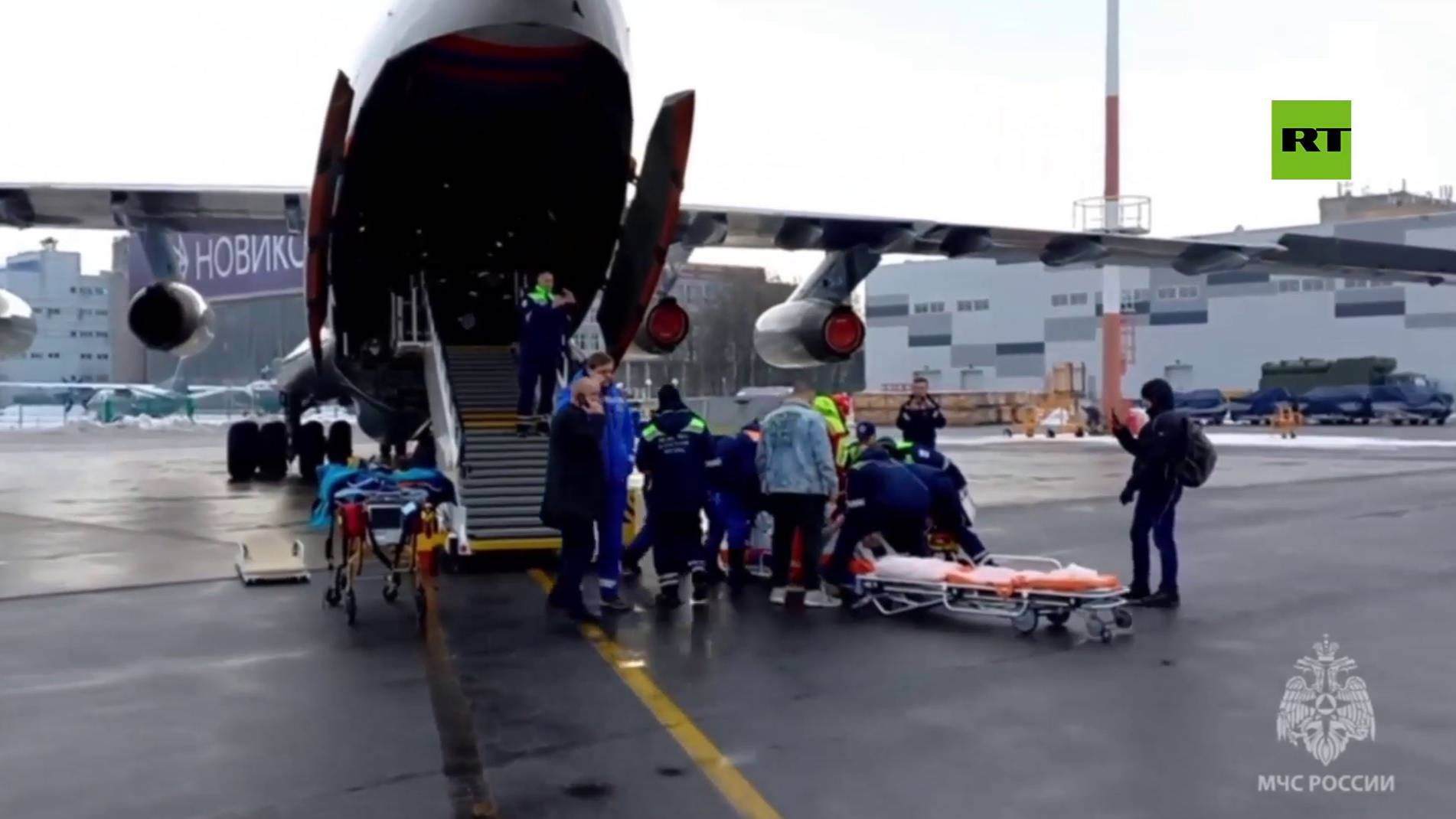 وصول طائرة وزارة الطوارئ إلى مطار "جوكوفسكي" مع 9 مواطنين روس مصابين في أكتاو