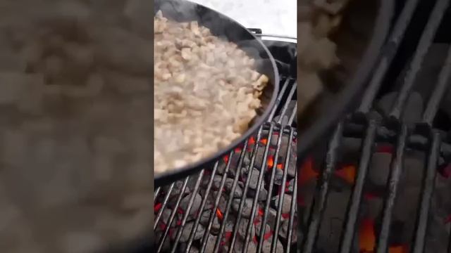 Рулеты из карбоната на угольном гриле
.mp4