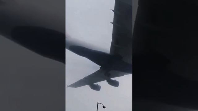 Эпичная посадка самолёта в аэропорту Лос-Анджелеса